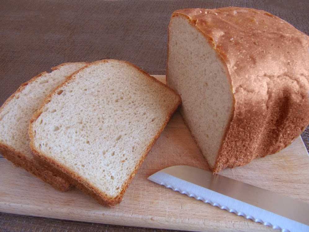 Вкусный пшеничный хлеб рецепт. Хлеб пшеничный бездрожжевой. Хлеб пшеничный цельнозерновой. Хлеб из пшеничной цельнозерновой муки. Пшеничный хлеб в хлебопечке.