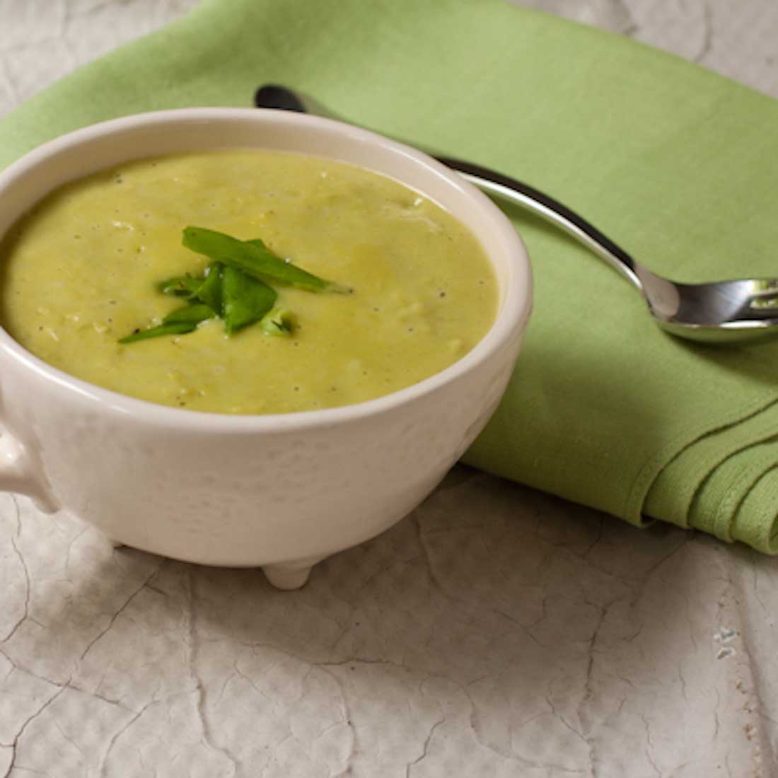 Суп из брокколи и кабачков. Суп пюре. Овощной суп. Протертый суп из овощей. Пюре из овощей.