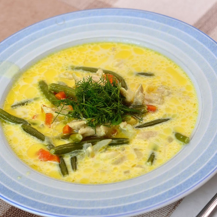 2017 году приготовили сырный суп. Суп с плавленным сыром и курицей. Суп с копченой курицей и плавленным сыром. Куриный сырный суп. Куриный суп с плавленым сыром.