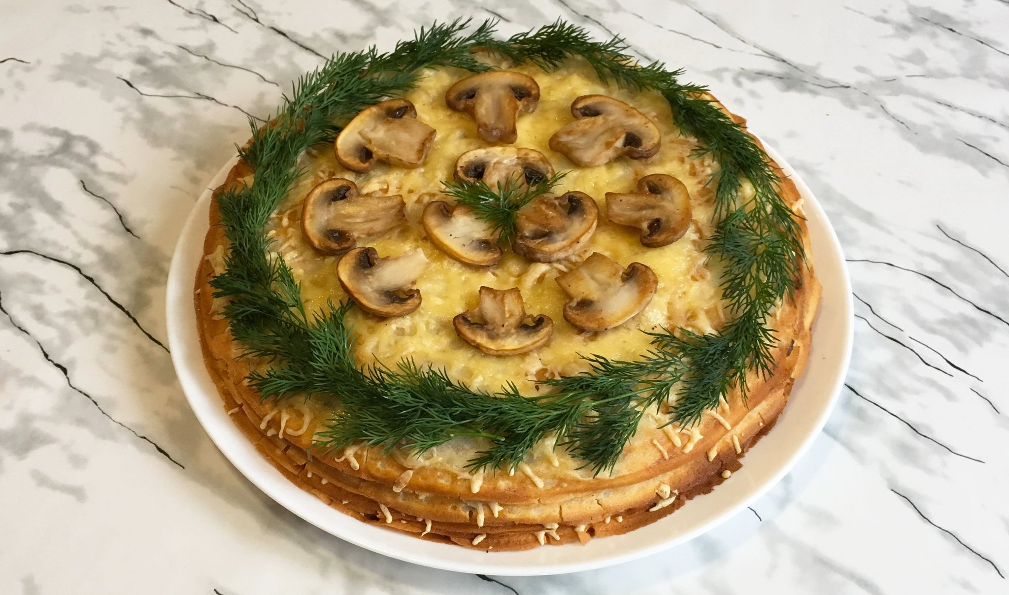 Блинный торт с грибами и сыром
