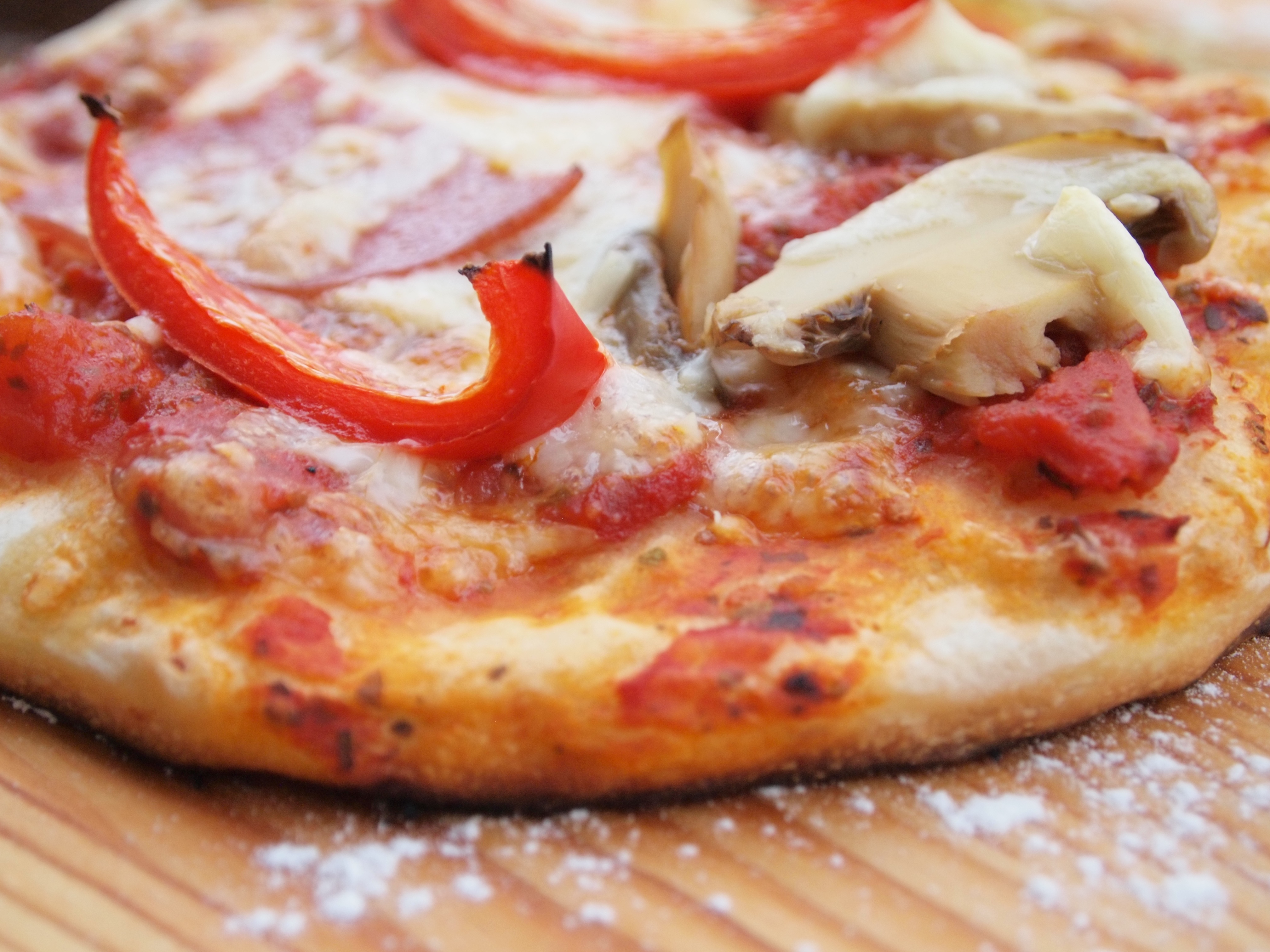 рецепт домашней пиццы с колбасой сыром помидором и шампиньонами фото 77
