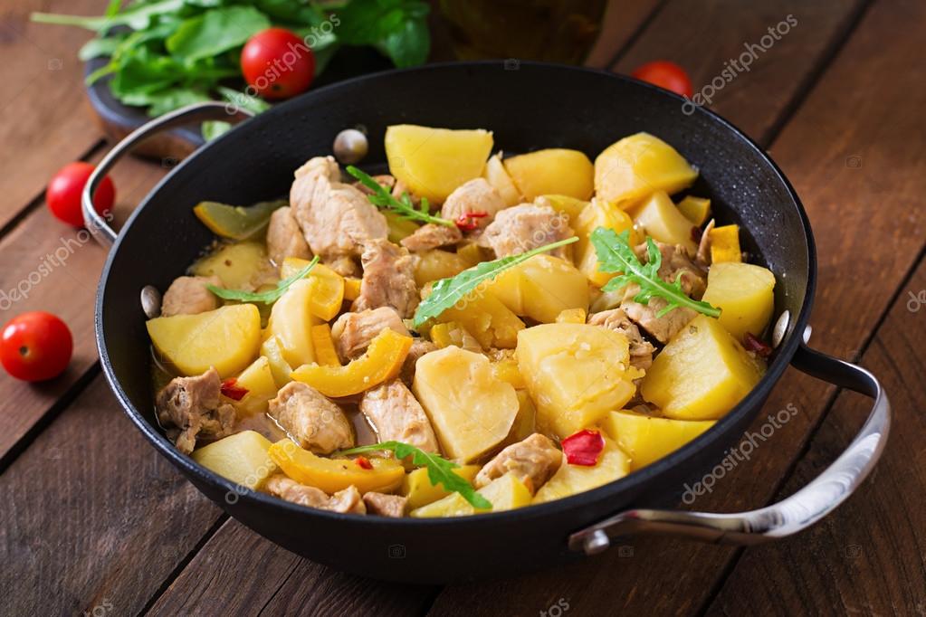 Рецепт тушеная картошка с мясом на сковороде рецепт с фото