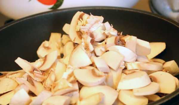 Как пожарить шампиньоны на сковороде с луком рецепт с фото пошагово